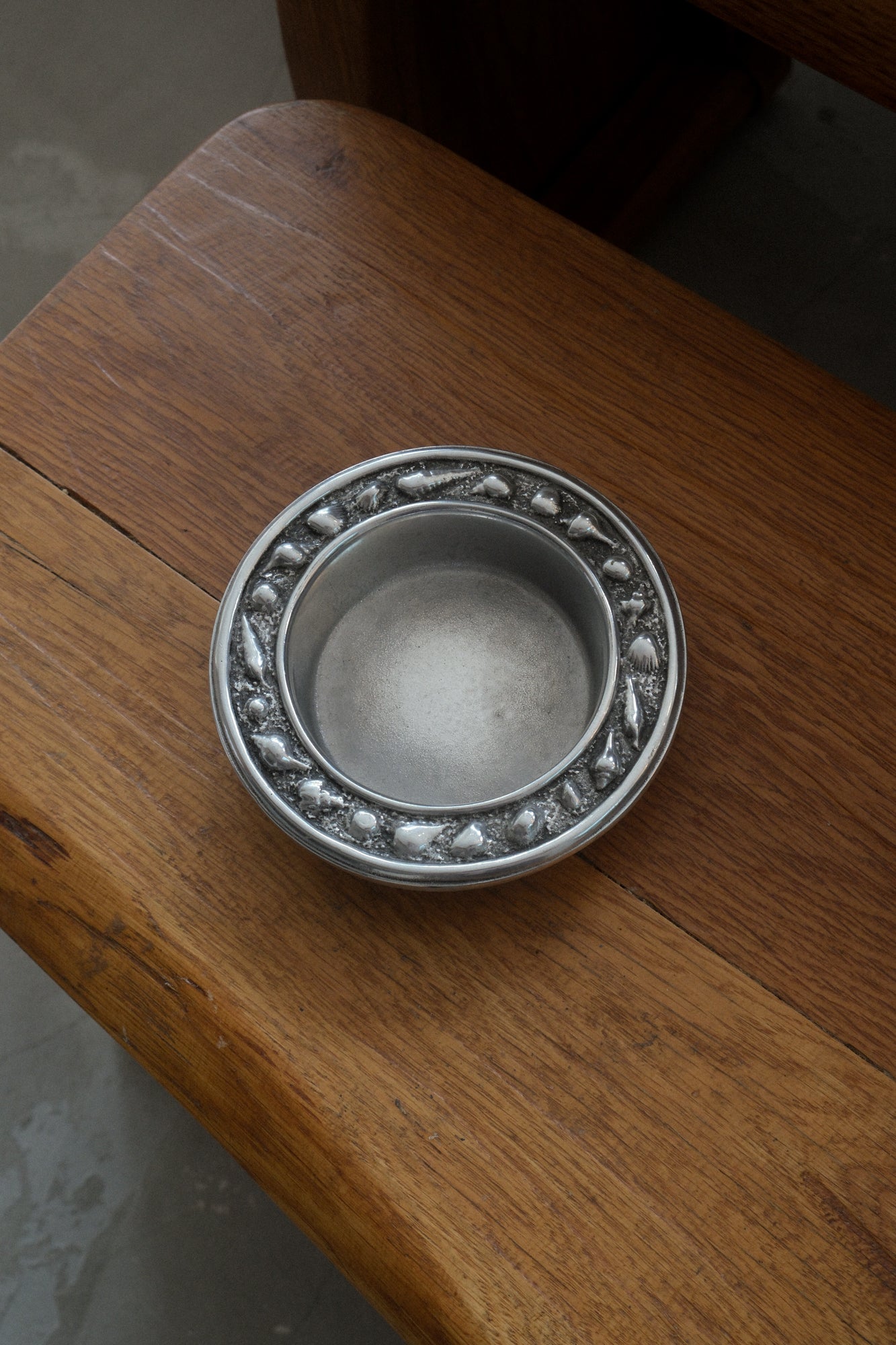 Wilton Armetale Seashell Bordered Bowl