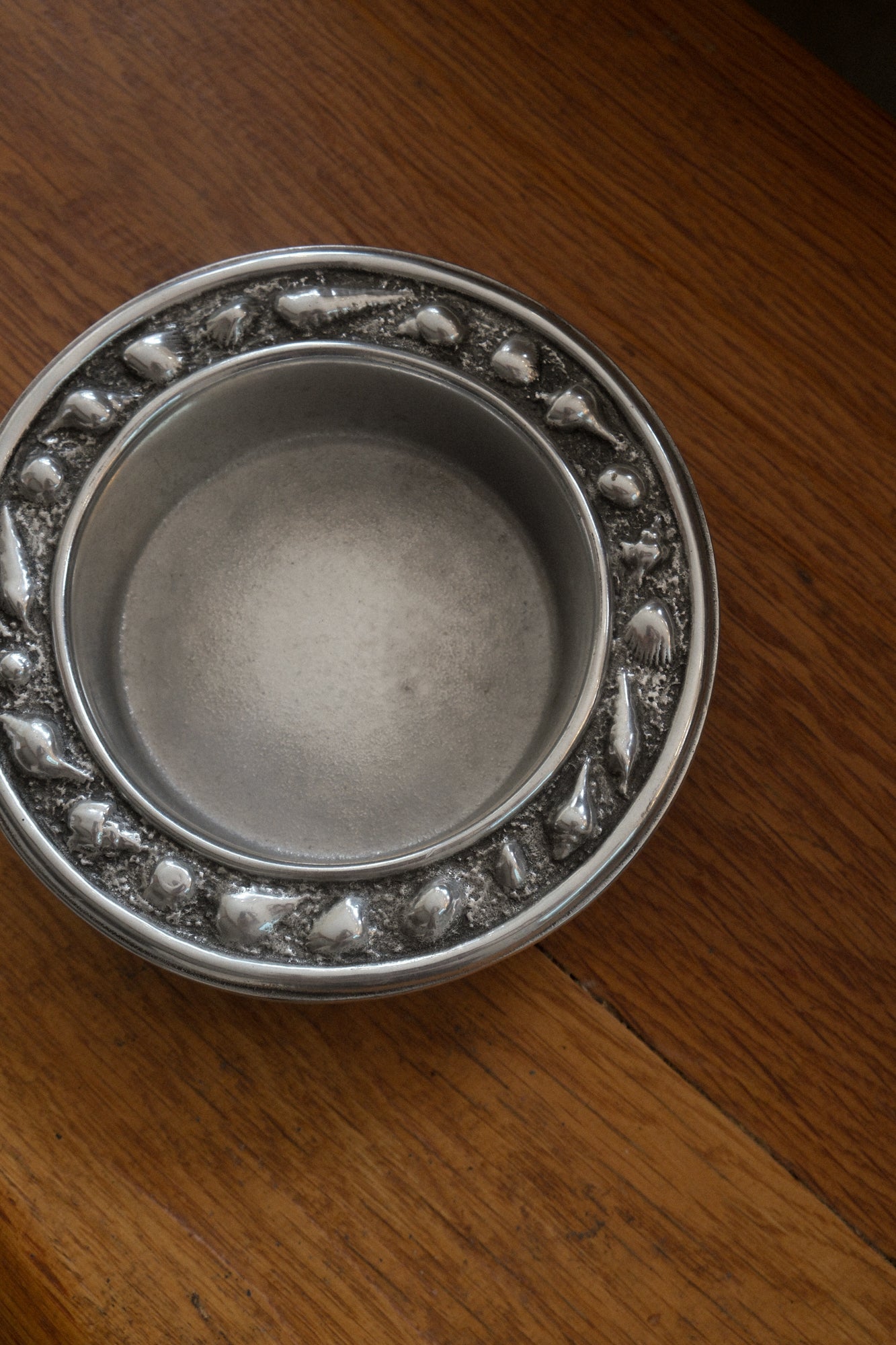 Wilton Armetale Seashell Bordered Bowl