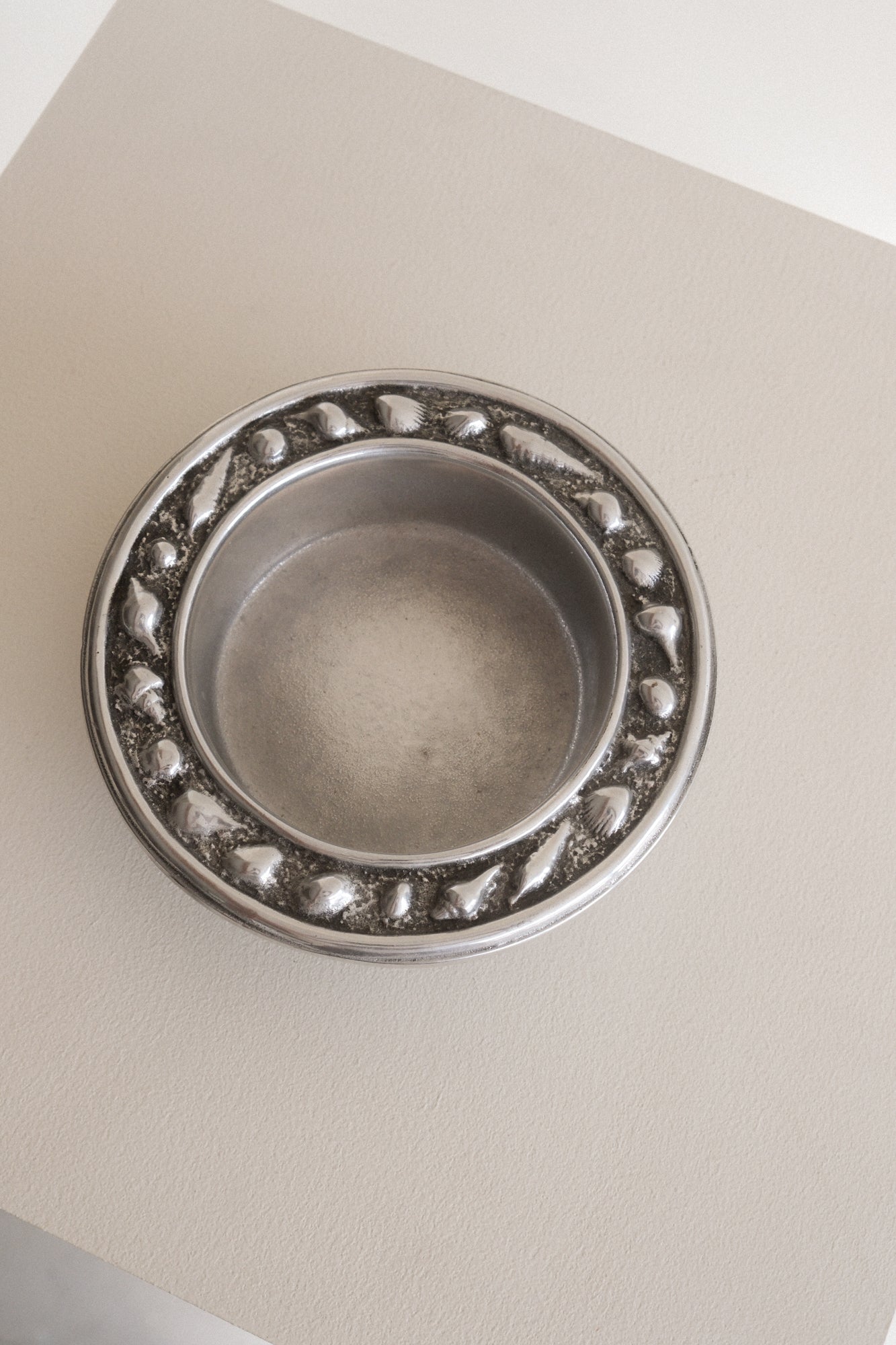 Wilton Armetale Seashell Bordered Bowl