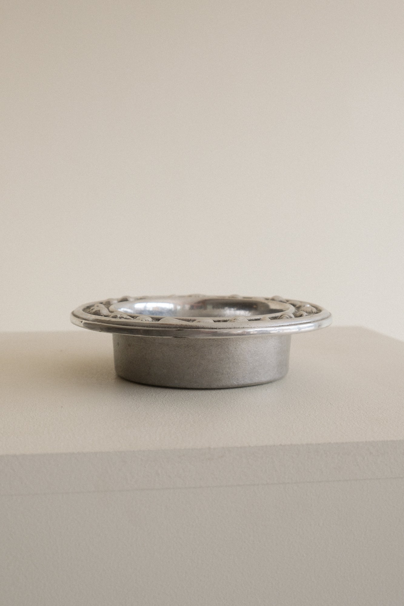 Wilton Armetale Seashell Bordered Bowl